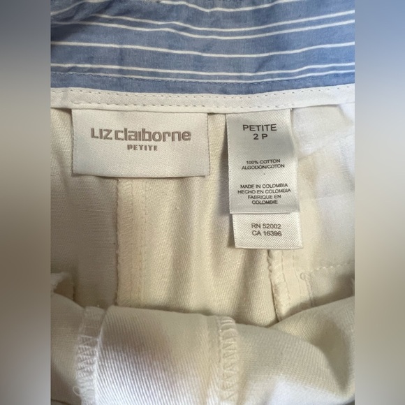 - LIZ CLAIBORNE SHORTS - Picture 3 of 4